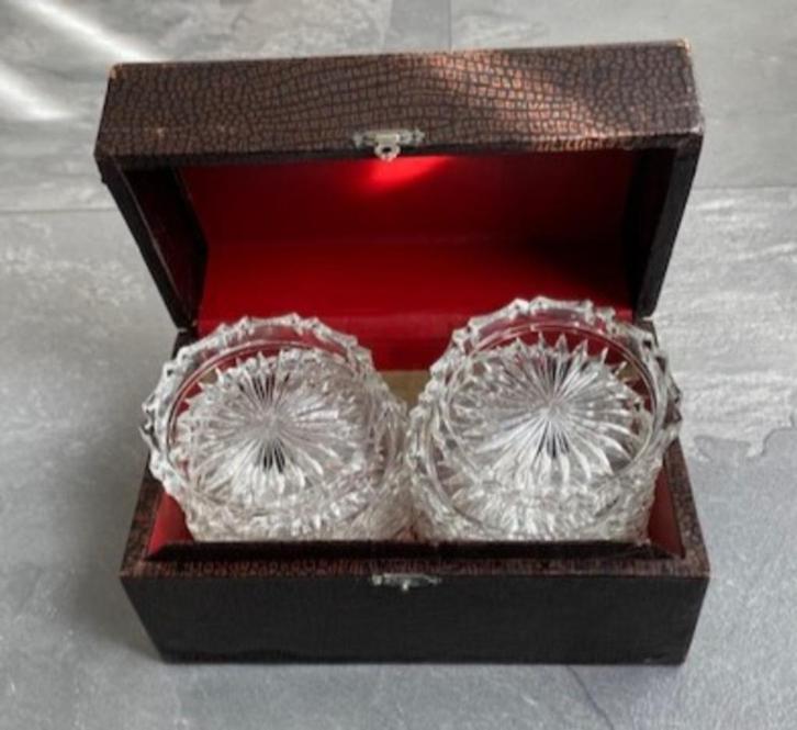 bruine doosje met 12 in facet geslepen onderzetters (qwe, Antiek en Kunst, Antiek | Glas en Kristal, Ophalen of Verzenden