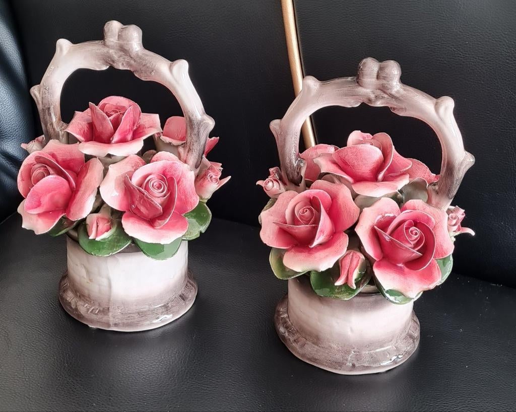 2 capodimonte bloemenmandjes, Ophalen of Verzenden