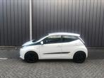 Toyota Aygo 1.0 12V Vvt-i x-play 5 drs 2017 Wit, Auto's, Toyota, Voorwielaandrijving, 4 stoelen, Wit, Origineel Nederlands