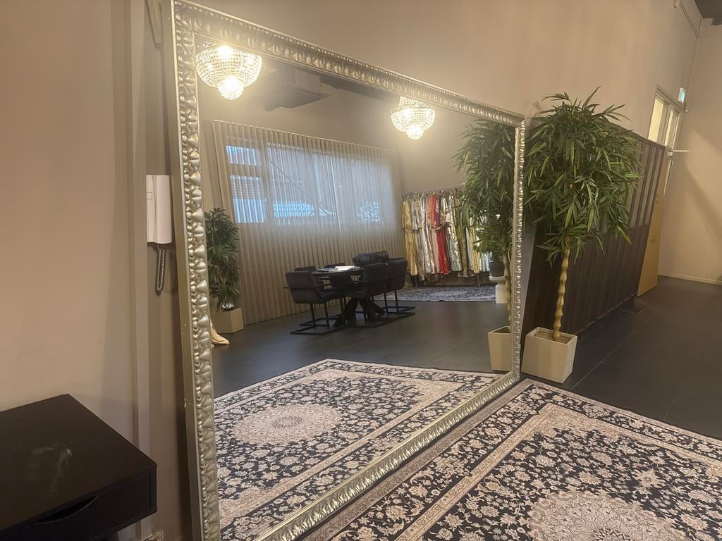 Spiegel groot voor bijvoorbeeld een winkel, 125 cm of meer, Ophalen of Verzenden, Zo goed als nieuw, 150 tot 200 cm