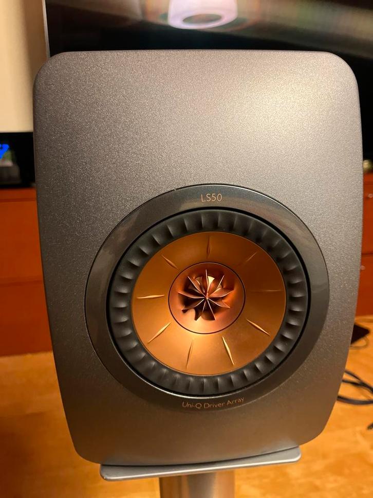Kef LS50 Speakers + Norstone Stands - Perfecte Staat!, Audio, Tv en Foto, Luidsprekers, Zo goed als nieuw, Front, Rear of Stereo speakers