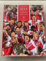Ronald Jonges - Het officiële Ajax jaarboek | 2018-2019, Ronald Jonges; Matty Verkamman, Nieuw, Ophalen of Verzenden, Balsport