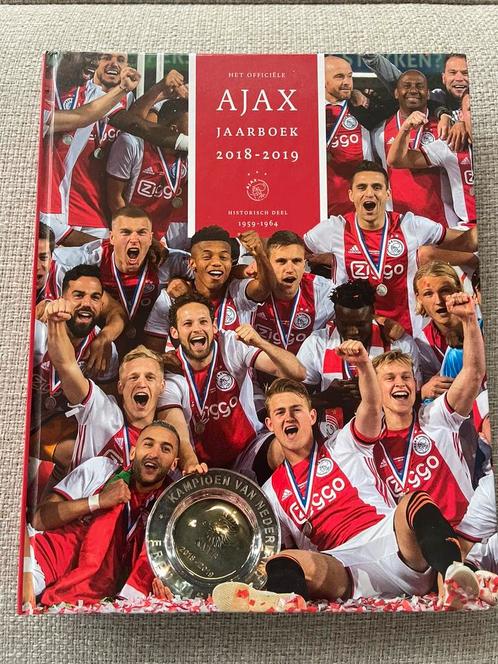 Ronald Jonges - Het officiële Ajax jaarboek | 2018-2019, Boeken, Sportboeken, Nieuw, Balsport, Ophalen of Verzenden