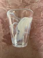 Kosta Boda vaasje, Huis en Inrichting, Woonaccessoires | Vazen, Wit, Ophalen of Verzenden, Minder dan 50 cm, Glas