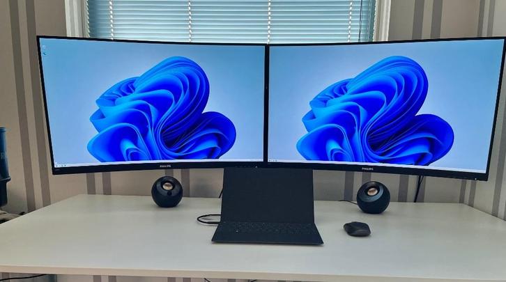 2x Philips 328E1CA 32” Curved 4K Monitor, Computers en Software, Monitoren, Gebruikt, 60 Hz of minder, DisplayPort, HDMI, Curved