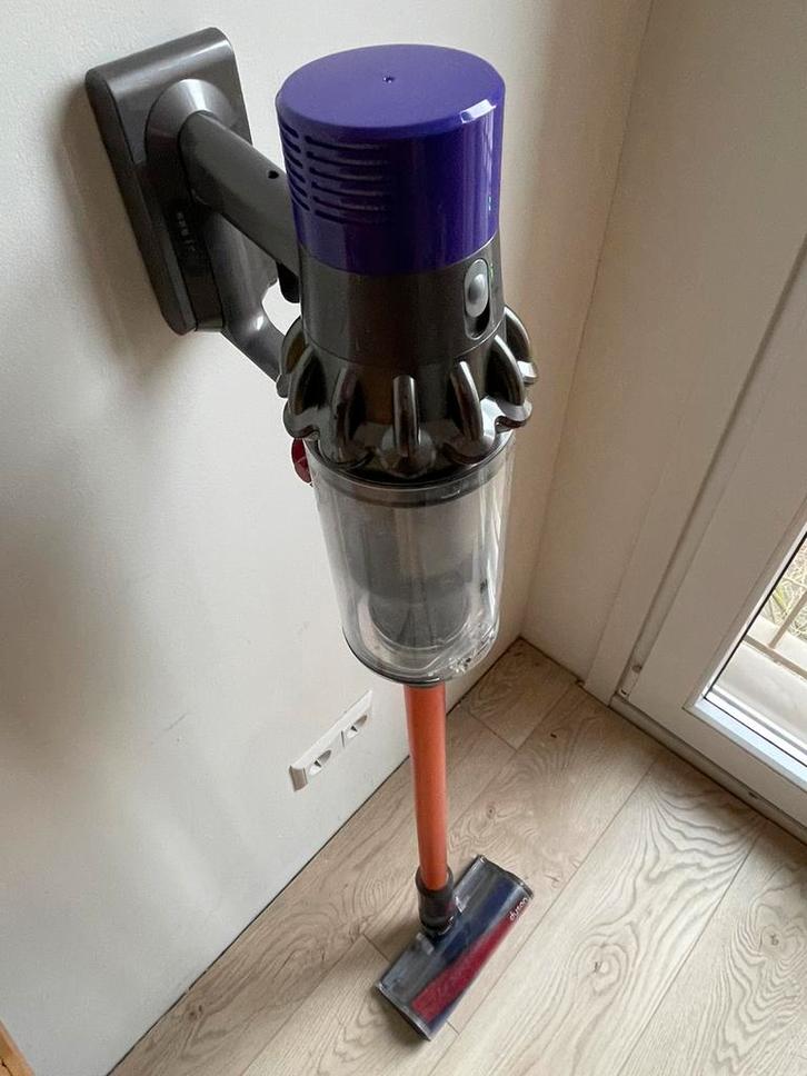 Dyson V10 Fluffy - refurbished met 3 maanden garantie, Witgoed en Apparatuur, Stofzuigers, Refurbished, Stofzuiger, Minder dan 1200 watt