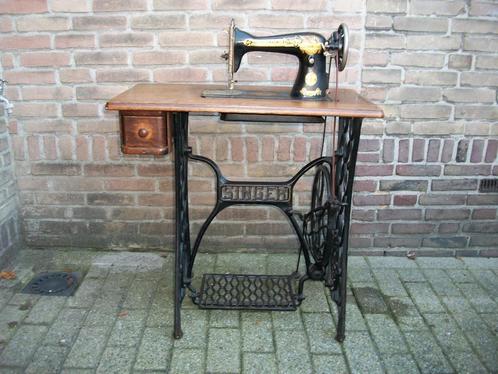 Singer trap naaimachine, Antiek en Kunst, Antiek | Naaimachines, Ophalen of Verzenden