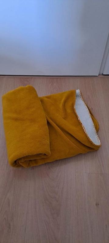 okergeel plaid
150x120cm
 beschikbaar voor biedingen