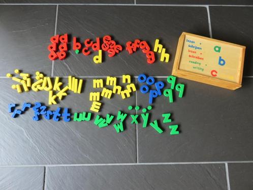 Houten letters alfabet lezen en schrijven, 85-delig box, Kinderen en Baby's, Speelgoed | Educatief en Creatief, Gebruikt, Taal en Lezen