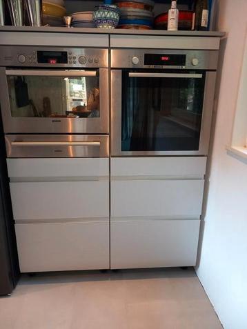 Halfhoge Siematic kast voor inbouwoven/magnetron beschikbaar voor biedingen