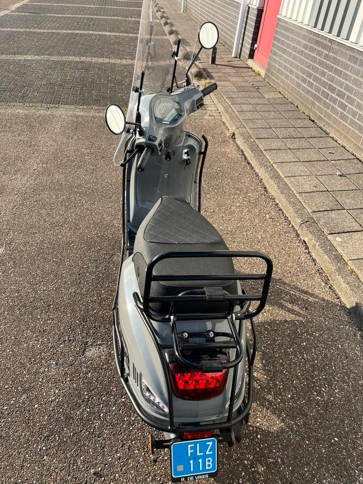 AGM VX50 - Nagenoeg Nieuwstaat door 300 kms !, Fietsen en Brommers, Brommeronderdelen | Scooters, Zo goed als nieuw, Overige merken