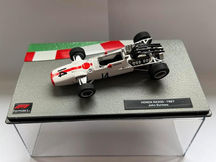 Honda RA300 – John Surtees – 1967 | schaal 1:43, Hobby en Vrije tijd, Modelauto's | 1:43, Zo goed als nieuw, Auto, Overige merken