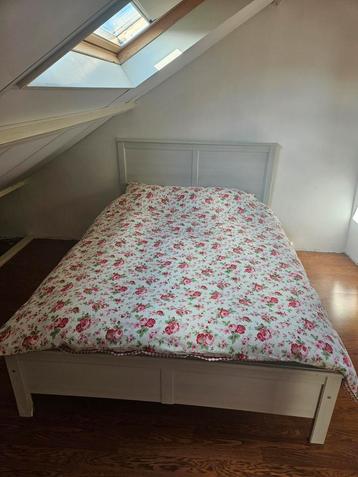 Aangeboden ikea bed + kledingkast 