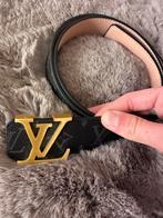 Elegante zwarte riem met gouden gesp, 95 tot 105 cm, Ophalen of Verzenden, Zo goed als nieuw, Riem of Ceintuur