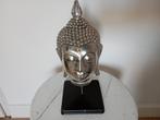 Zilverkleurige Boeddha op standaard, Ophalen of Verzenden, Zo goed als nieuw