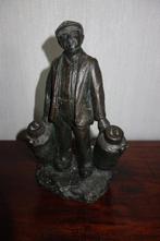 Beeld man met melkbussen, Ophalen of Verzenden