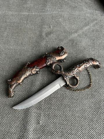 Decoratieve Dolk met Gedetailleerd Handvat beschikbaar voor biedingen