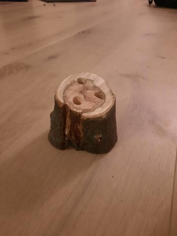 Home-made houten pennenhouder beschikbaar voor biedingen