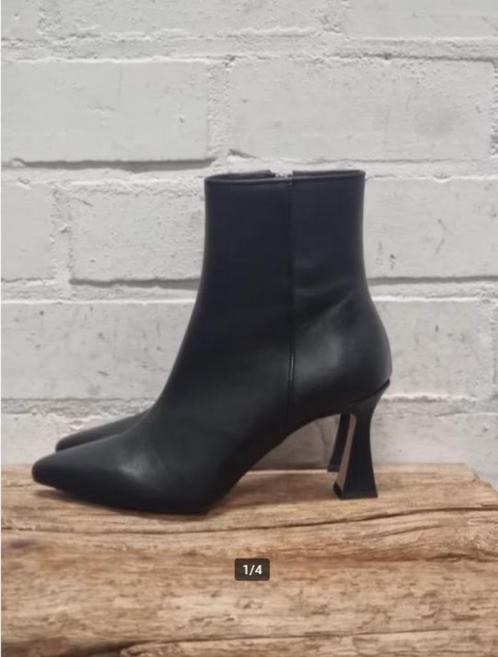 Nubikk - Mooie leren enkellaarsjes maat 39 - Nieuwstaat €220, Kleding | Dames, Schoenen, Nieuw, Lage of Enkellaarzen, Zwart, Ophalen of Verzenden