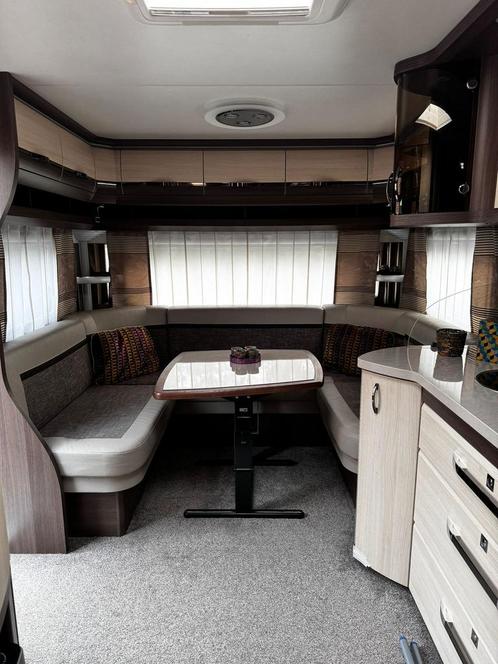 Caravan hobby prestige 720, Caravans en Kamperen, Caravans, Particulier, meer dan 6, 1500 - 2000 kg, Rondzit, Hobby, Dwars-stapelbed