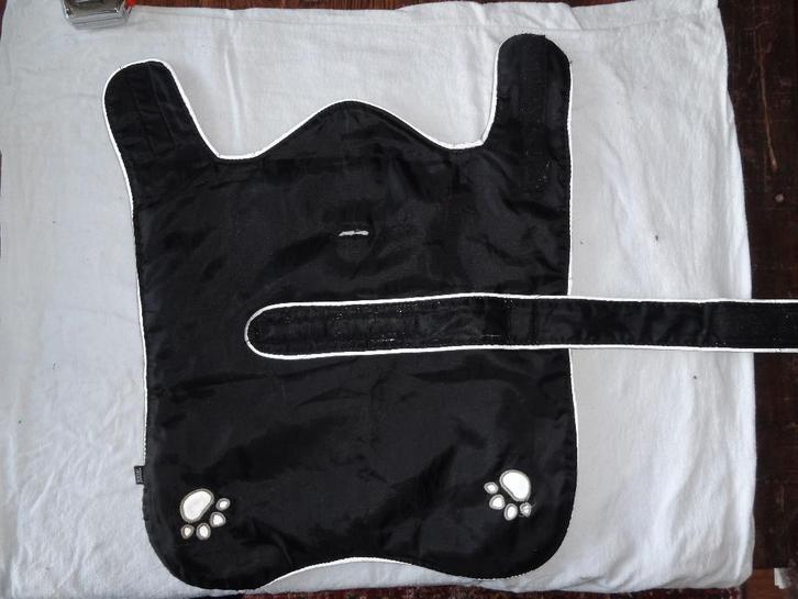 Klein reflecterend zwart hondenjasje/dekje €5-€7,50, Dieren en Toebehoren, Hondenkleding, Zo goed als nieuw, Hondenregenjas, Ophalen of Verzenden