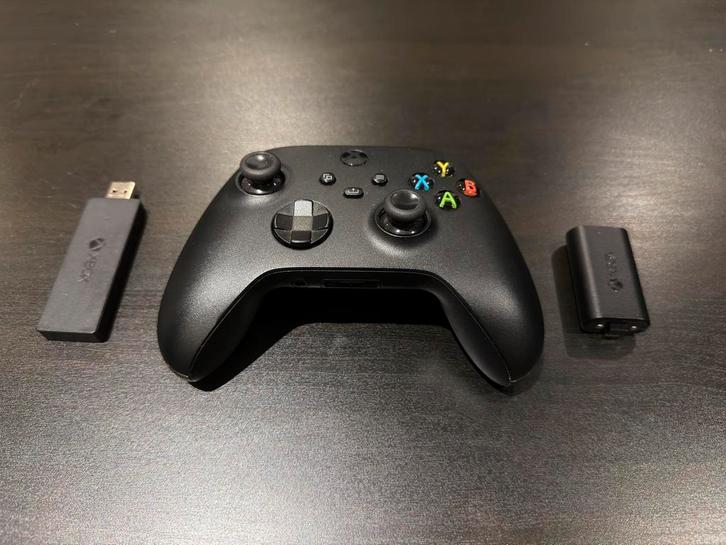 Xbox Wireless Controller Series S|X & PC + Battery, Spelcomputers en Games, Spelcomputers | Overige Accessoires, Gebruikt, Ophalen