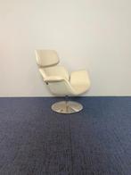 2 x Design draaifauteuil Artifort Big Tulip - wit leder, Ophalen, Gebruikt, 75 tot 100 cm, Metaal