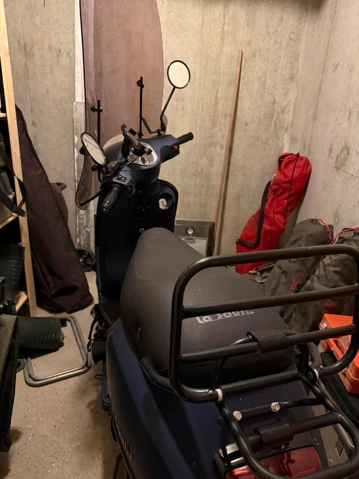 La souris Sourini rs mat blauw 25km/h, Fietsen en Brommers, Snorfietsen en Snorscooters, Gebruikt, Overige merken, Benzine, Ophalen
