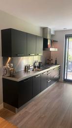 Te koop parallel keuken zwart met apparatuur, Huis en Inrichting, Keuken | Complete keukens, Overige typen, Overige materialen