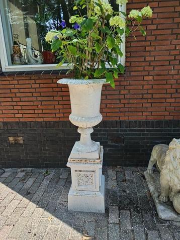 Tuinvaas bloempot 2x beschikbaar voor biedingen