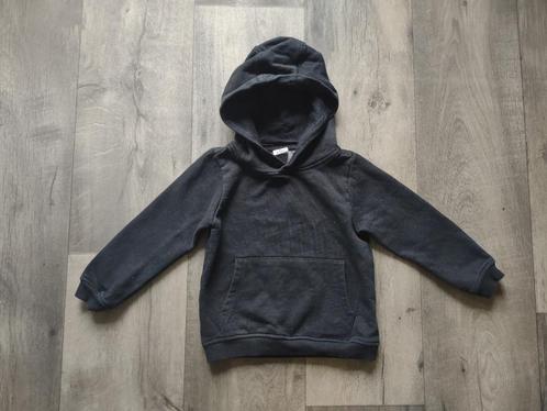 Prachtige zwarte hoodie van Hema, maat 98/104. Trui capuchon, Kinderen en Baby's, Kinderkleding | Maat 98, Zo goed als nieuw, Jongen