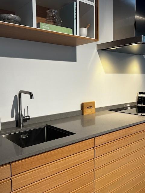KVIK SHOWROOMKEUKEN Cima-Bordo, Huis en Inrichting, Keuken | Complete keukens, Zo goed als nieuw, Wit, Composiet, Ophalen