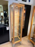 8x Houten Vitrinekast met Glazen Planken, Met plank(en), Minder dan 50 cm, Ophalen of Verzenden, Zo goed als nieuw