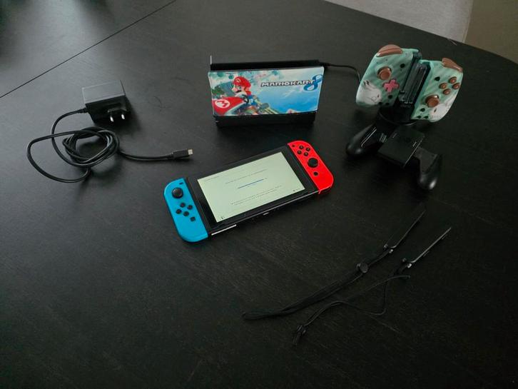 Nintendo Switch 1 + Custom Grips, Spelcomputers en Games, Spelcomputers | Nintendo Switch, Zo goed als nieuw, Switch Original