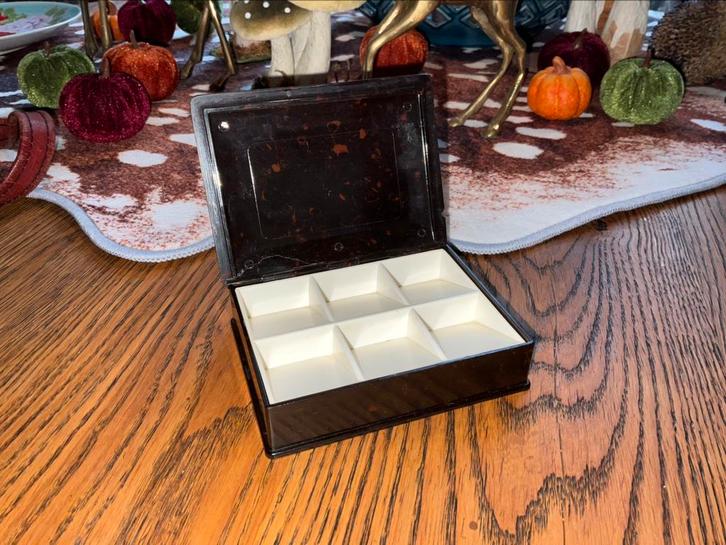 Bakelieten postzegeldoosje 11,5 x 8,5 x 2,8 cm, Antiek en Kunst, Curiosa en Brocante, Ophalen of Verzenden