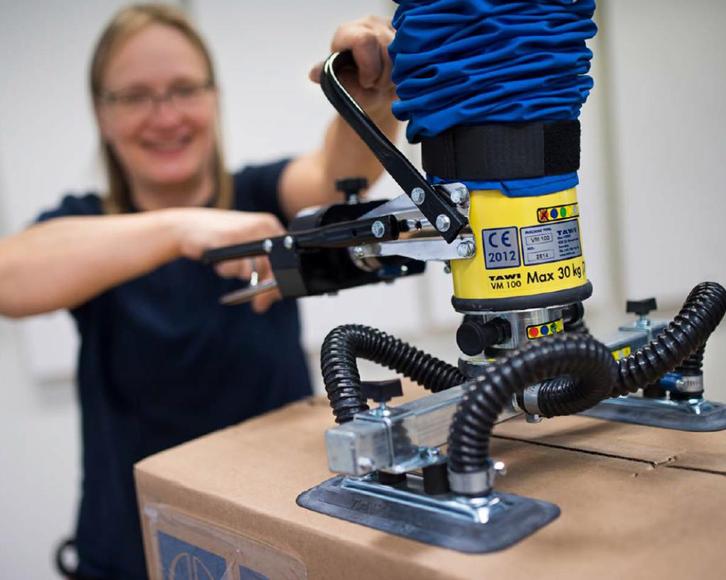 Zo goed als nieuwe ergonomische Tawi VacuEasylift voor dozen, Zakelijke goederen, Machines en Bouw | Liften, Steigers en Ladders