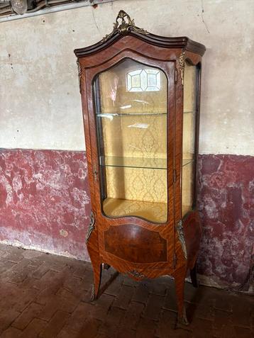 Klassieke vitrine display kast beschikbaar voor biedingen