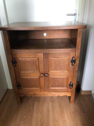 Tv-meubel c.q. kastje, hoog 99, breed 79,5 en diep 47,5 cm beschikbaar voor biedingen