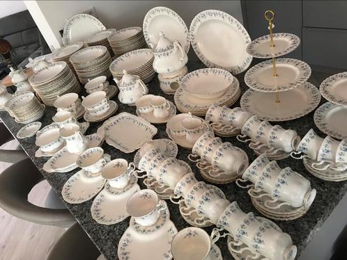 Royal Albert MEMORY LANE GROOT SERVIES !!!🤍💙🤍, Huis en Inrichting, Keuken | Servies, Zo goed als nieuw, Bord(en), Overige stijlen