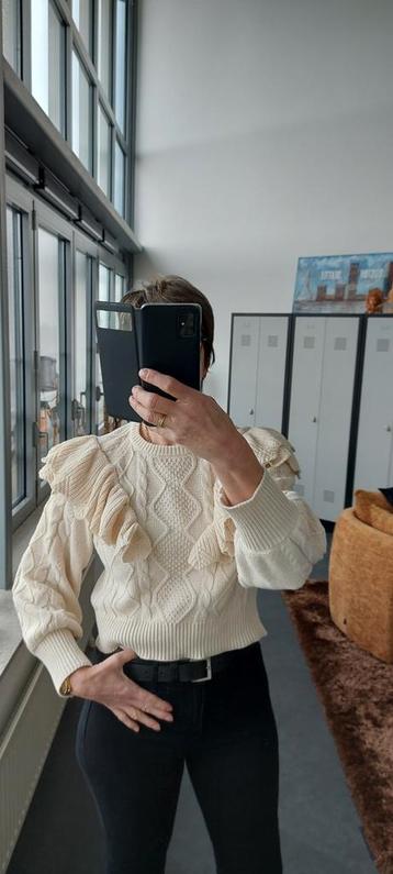 Leuke trui met jabots en roezels - Maat M beschikbaar voor biedingen