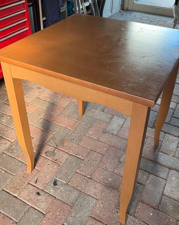 Tafel. Eiken. 70x70 beschikbaar voor biedingen