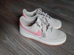 Nike Air Force 1 - Beige/Roze - Zo goed als nieuw maat 40, Kleding | Dames, Beige, Nike, Ophalen of Verzenden, Sneakers of Gympen