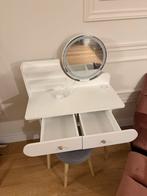 New make up table with the mirror and charger, Huis en Inrichting, Tafels | Kaptafels, Ophalen, 100 tot 150 cm, Nieuw, 50 tot 100 cm