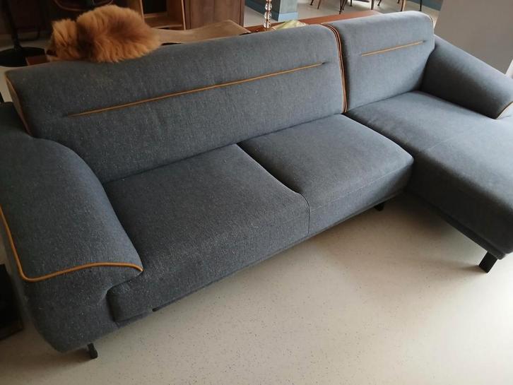 Blauwe stoffen bank met lang zitgedeelte - 3 meter, Huis en Inrichting, Banken | Bankstellen, Gebruikt, Rechte bank, Vierpersoons of meer