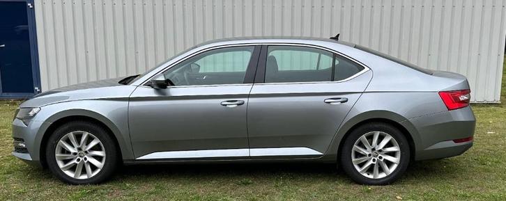 Skoda Superb 1.5 TSI Greentech ACT 150pk Dsg-7 2021 Grijs, Auto's, Skoda, Particulier, Superb, Achteruitrijcamera, Adaptive Cruise Control