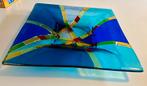 Glazen Schaal - Blauw, Geel, Rood, Groen - 37x37cm, Antiek en Kunst, Antiek | Glas en Kristal, Ophalen of Verzenden