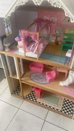 Leuk Barbiehuis met toebehoren, Kinderen en Baby's, Speelgoed | Poppenhuizen, Ophalen, Gebruikt, Poppenhuis