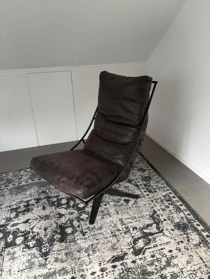 Lederen fauteuil met metalen frame draaibaar zwart grijs, Huis en Inrichting, Fauteuils, Gebruikt, Leer, Metaal, 50 tot 75 cm