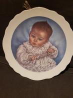 Porceleinen wandbord christine haworth, baby met rammelaar, Antiek en Kunst, Ophalen of Verzenden
