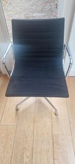 Design stoel Eames  EA108 Hopsak Vitra, Huis en Inrichting, Ophalen, Zo goed als nieuw, Zwart